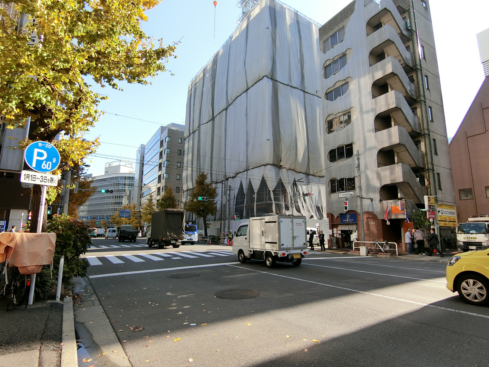 泉国際産業ビル前面の神田警察通り