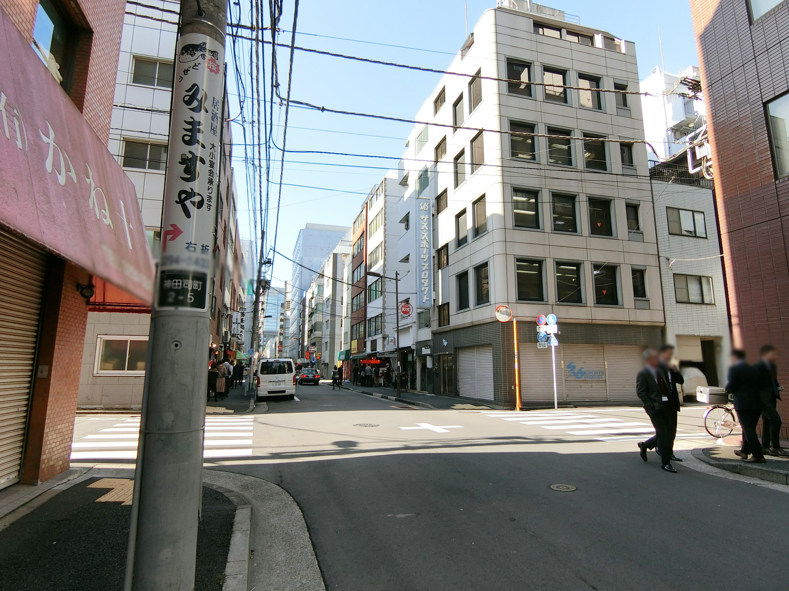 カツハタビル前面の通り