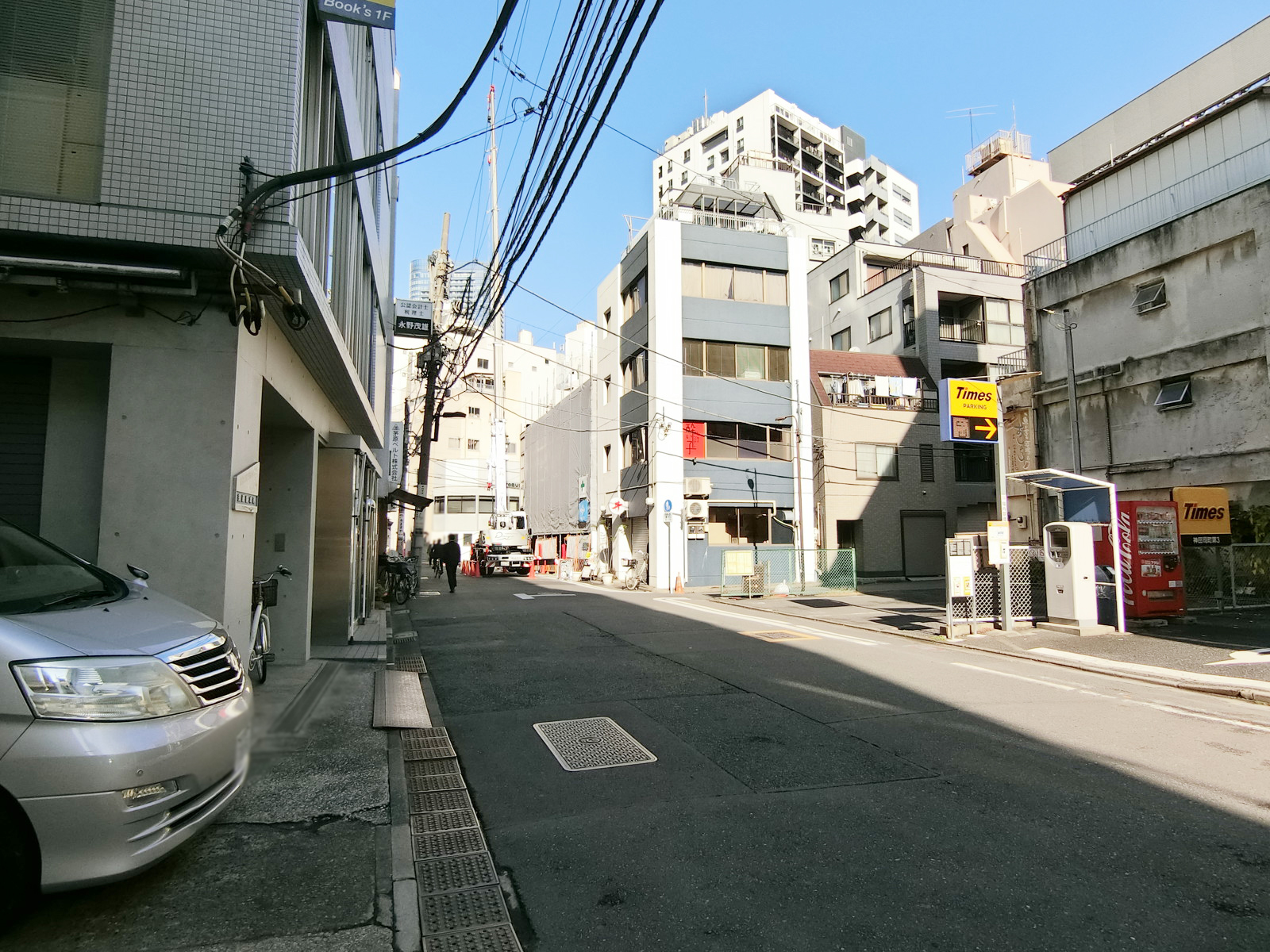第1東英ビル前面の通り