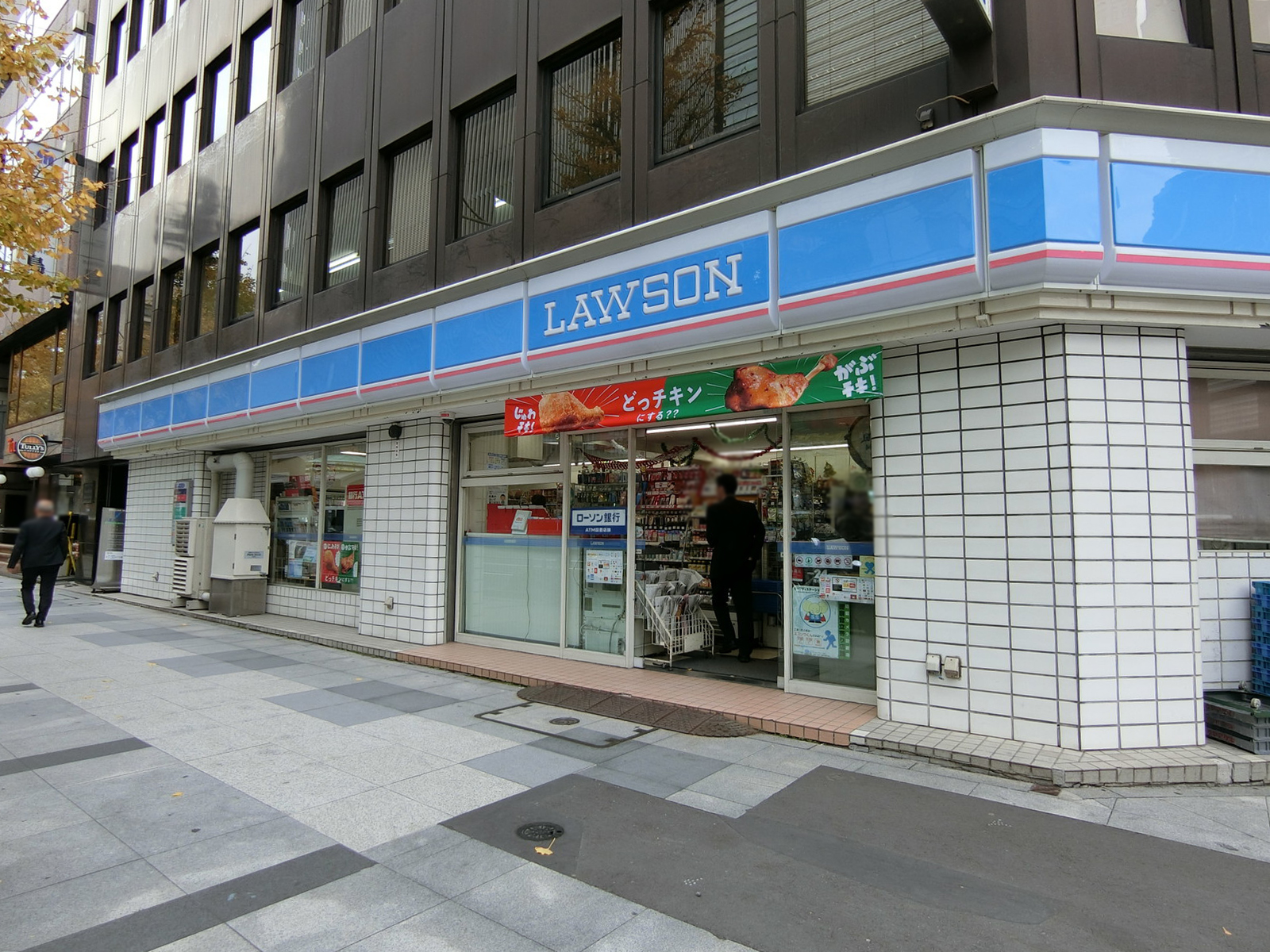 徒歩1分のローソン 日本橋三丁目店