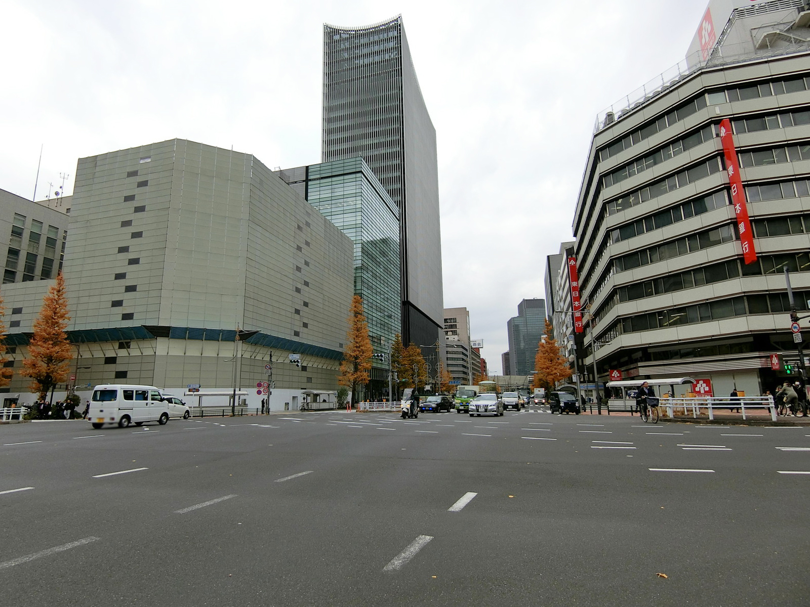 近くの八重洲通り