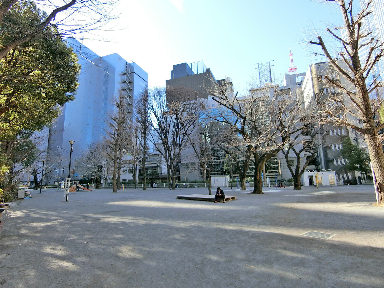 斜め向かいの東池袋公園