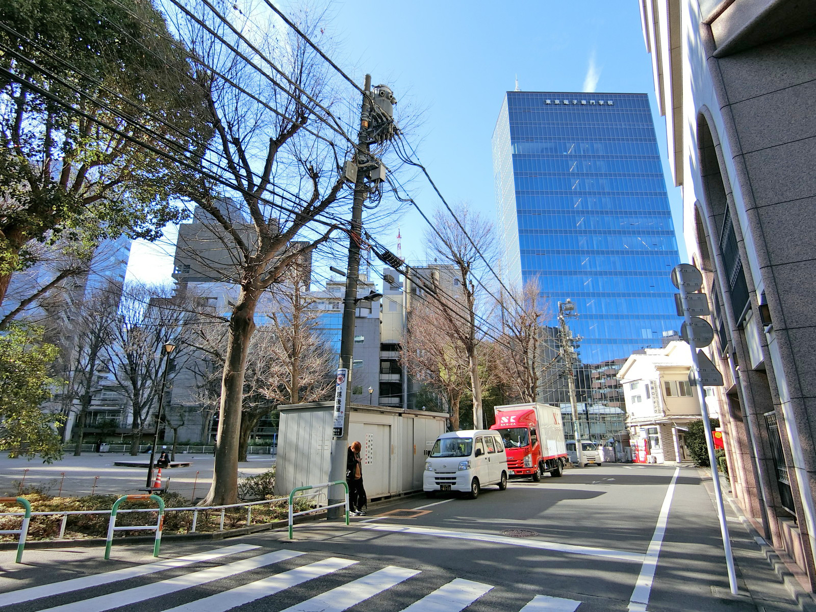 周辺は静かなエリア