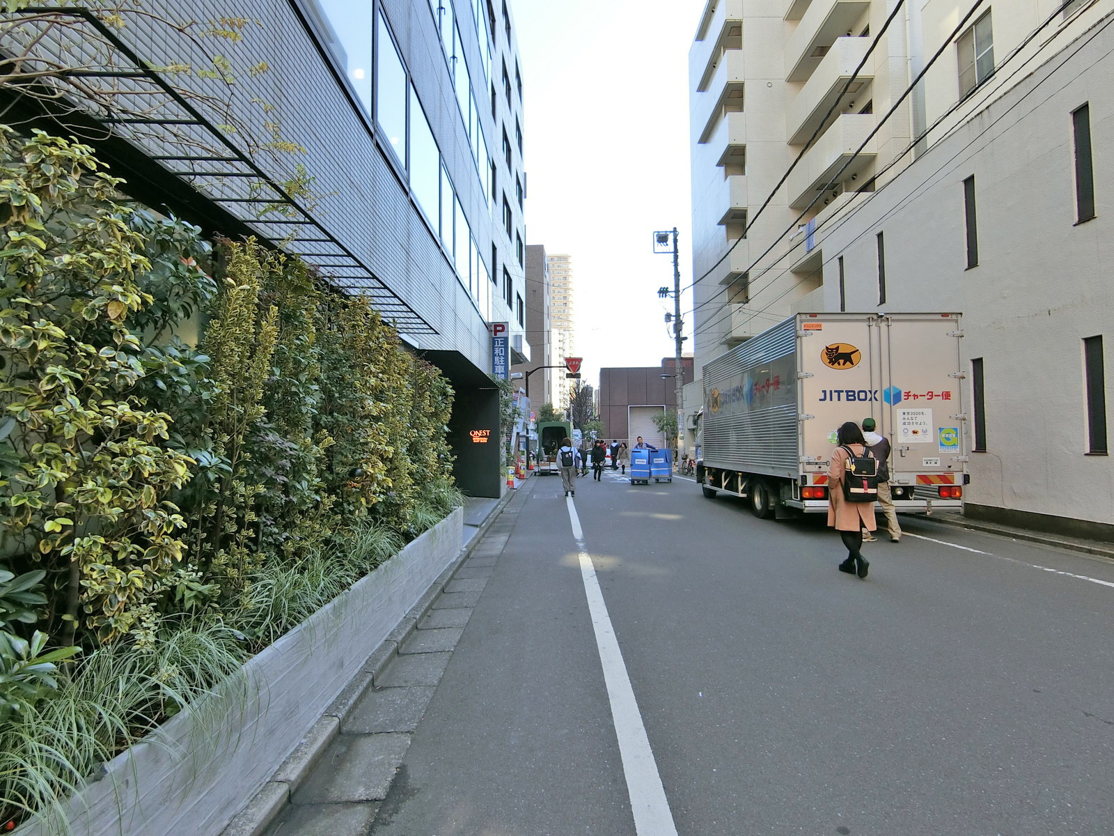 ONEST池袋イーストビル前面の通り