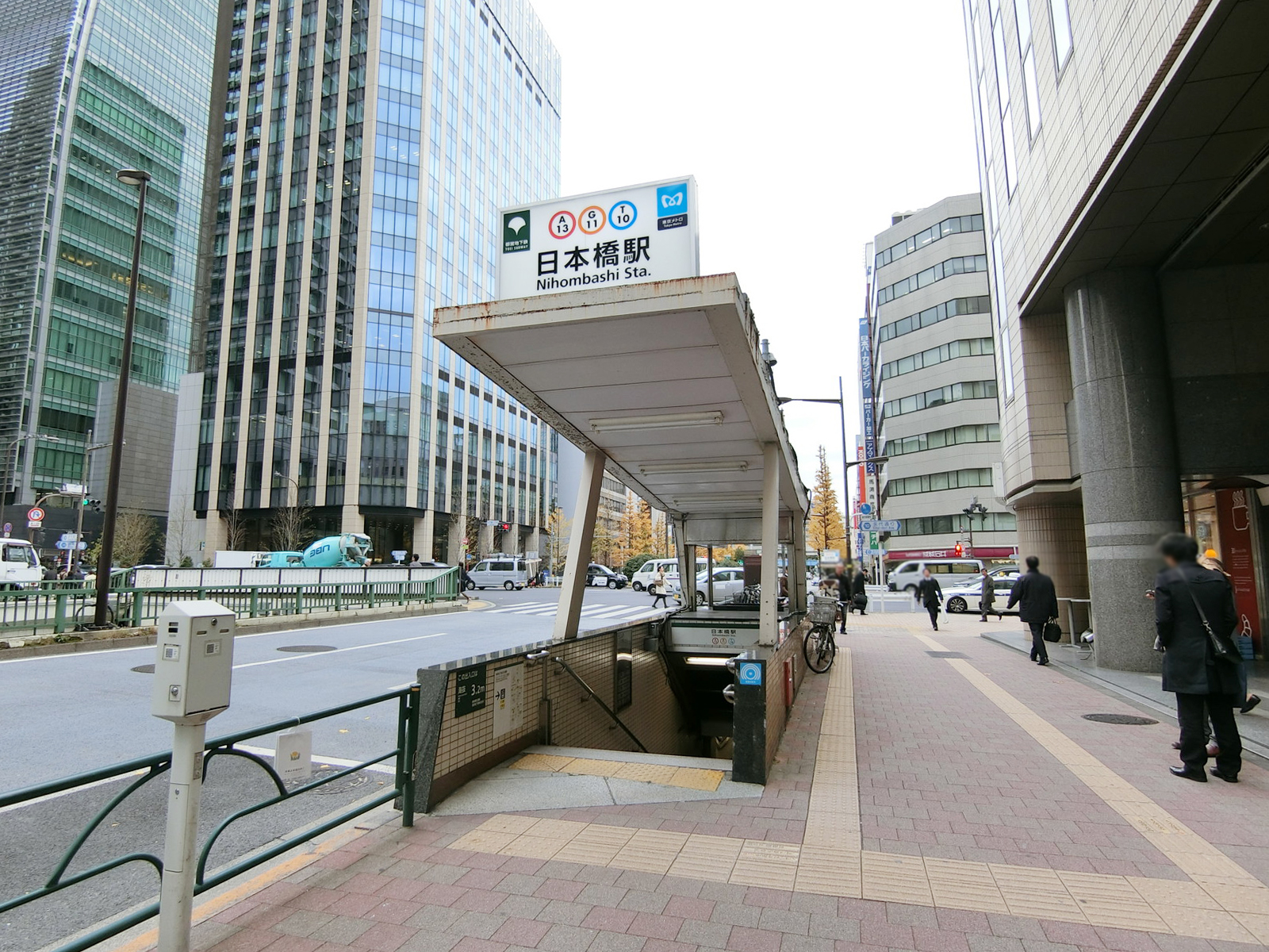 徒歩圏内の「日本橋駅」