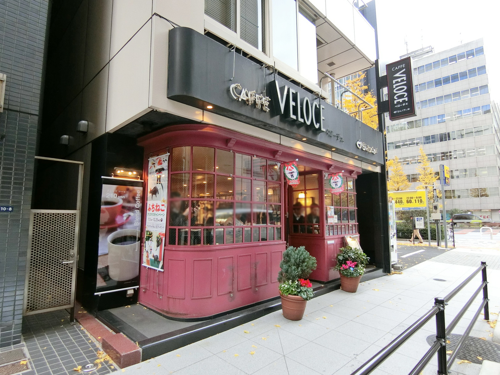 徒歩1分のカフェ ベローチェ