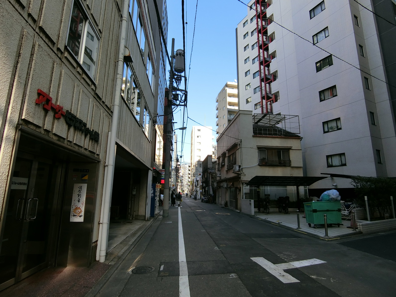 八丁堀スクエアビル前面の通り