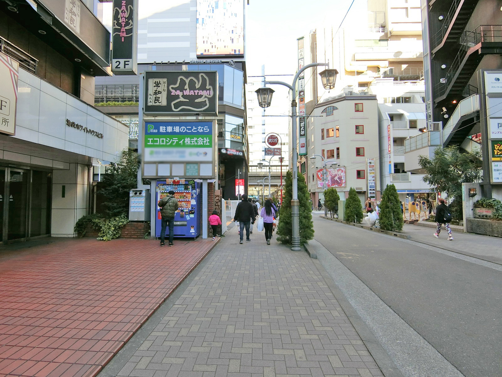 池袋ホワイトハウスビル前面の通り