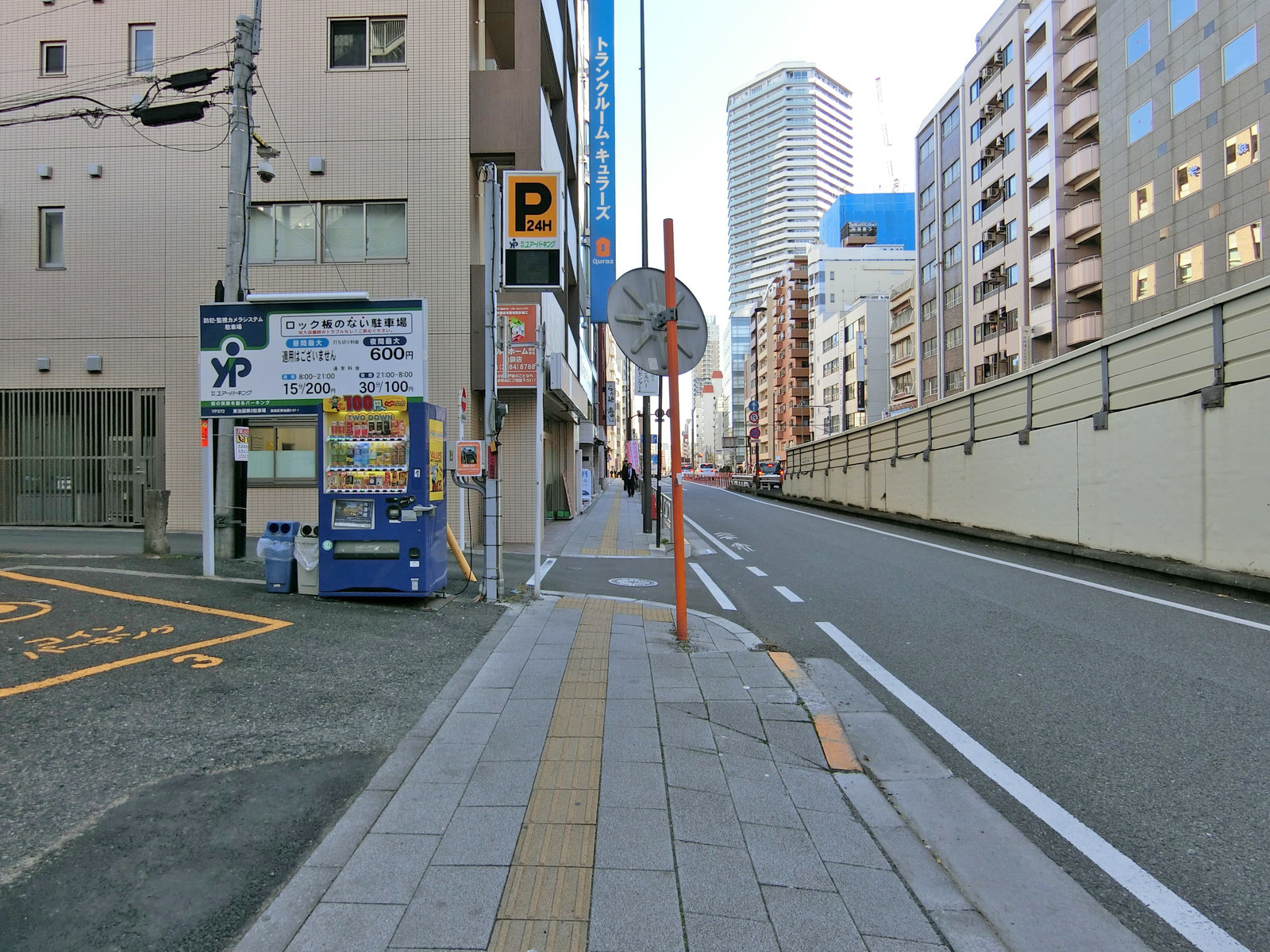 コスモ東池袋前面の通り