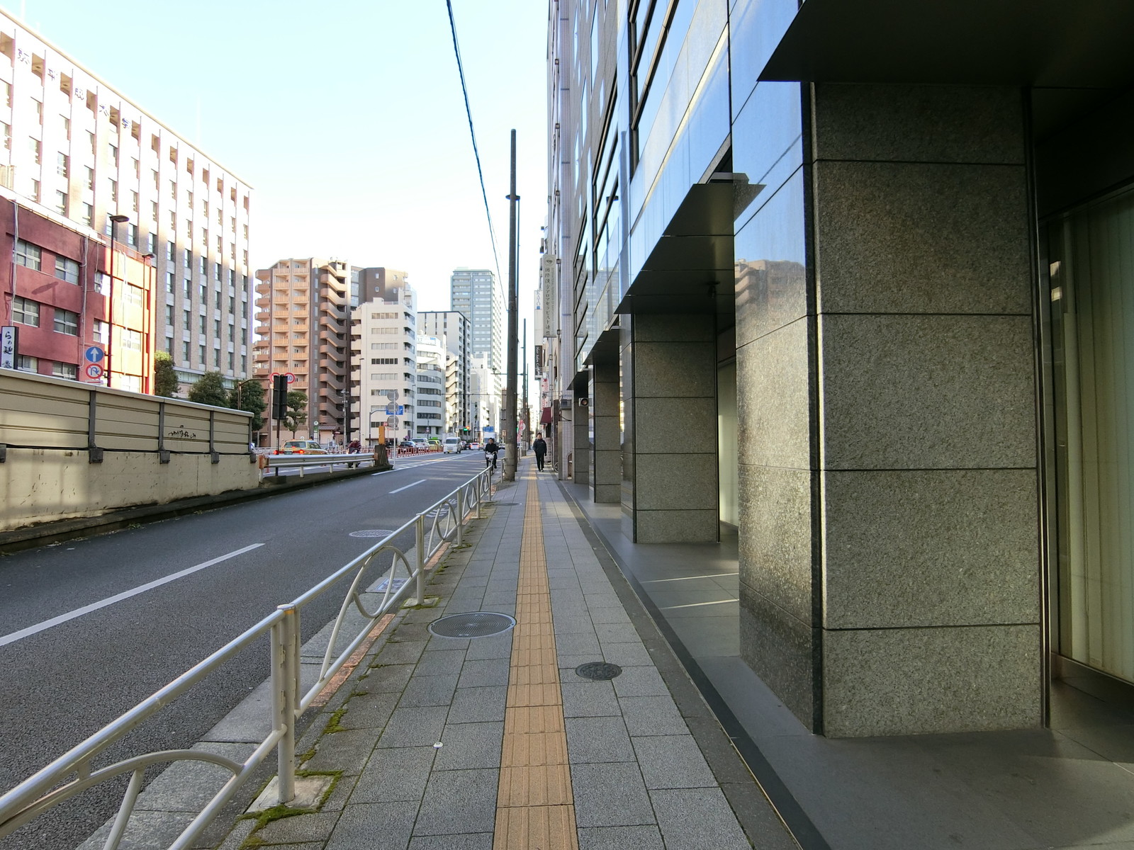池袋FNビル前面の通り