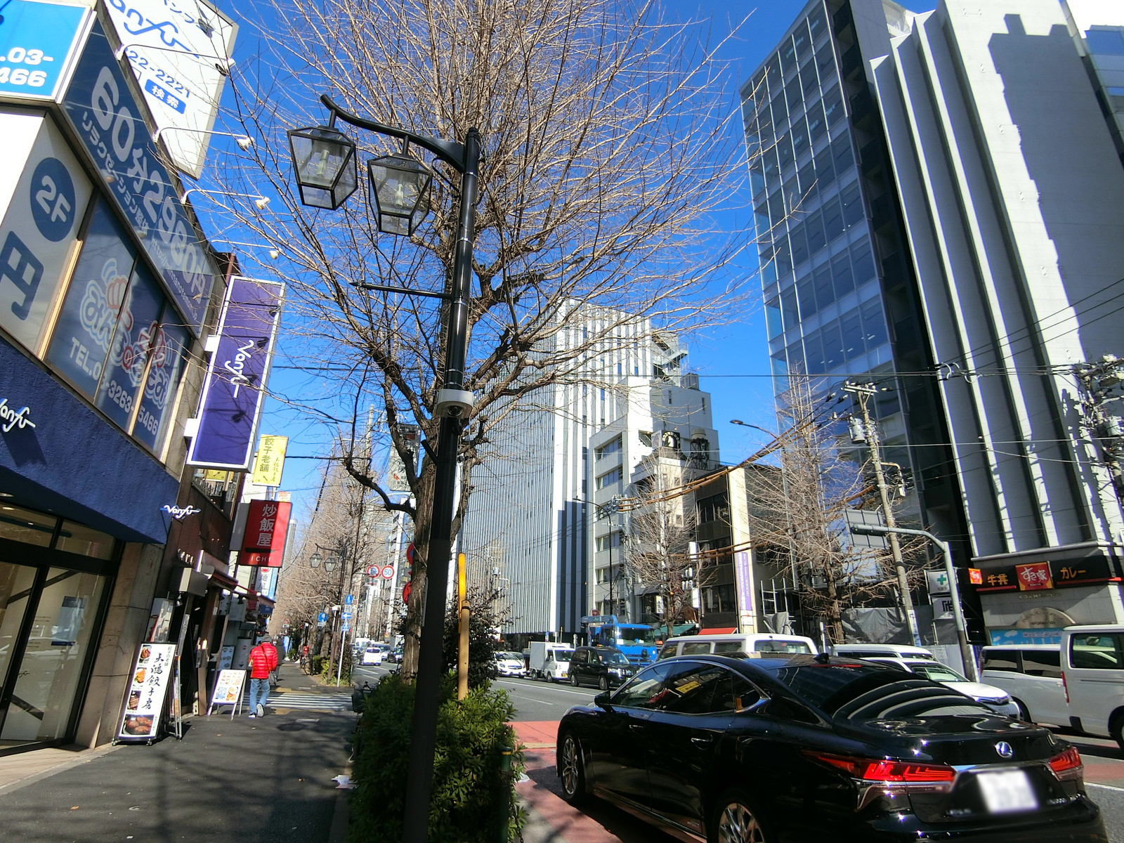 ミレーネ神保町ビル前面の靖国通り