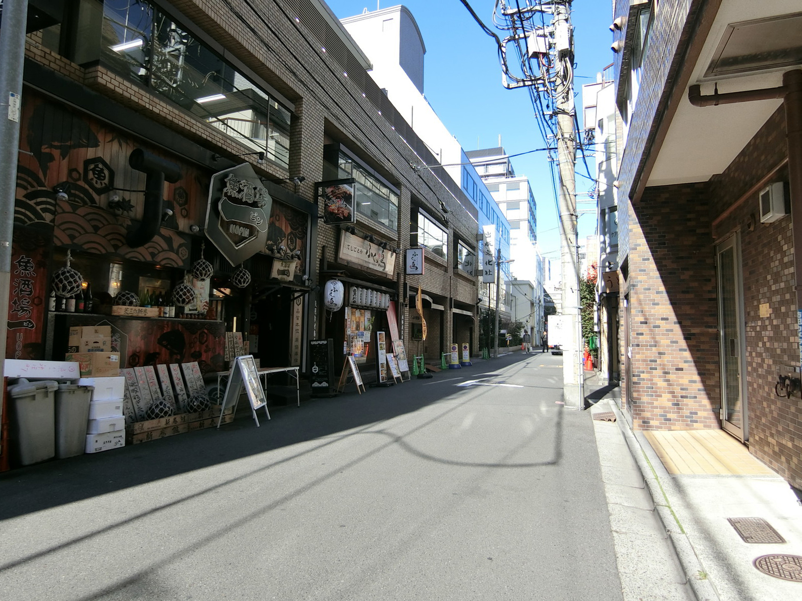 ワカヤギビル前面の通り