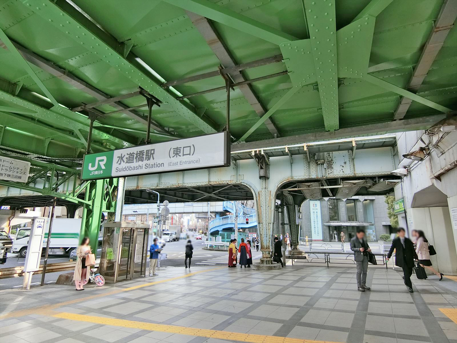 最寄りの「水道橋駅」