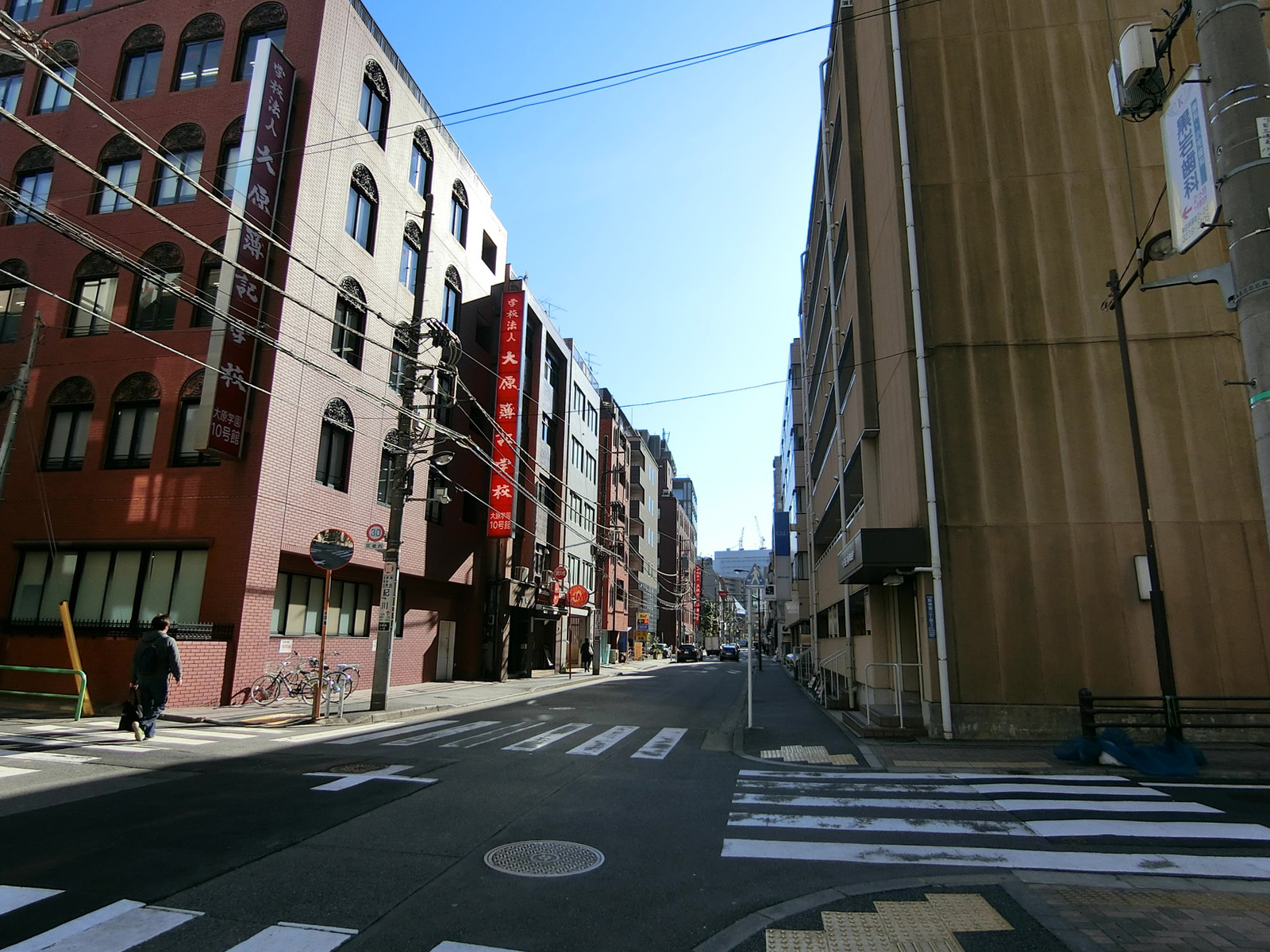 周辺のオフィス街の様子