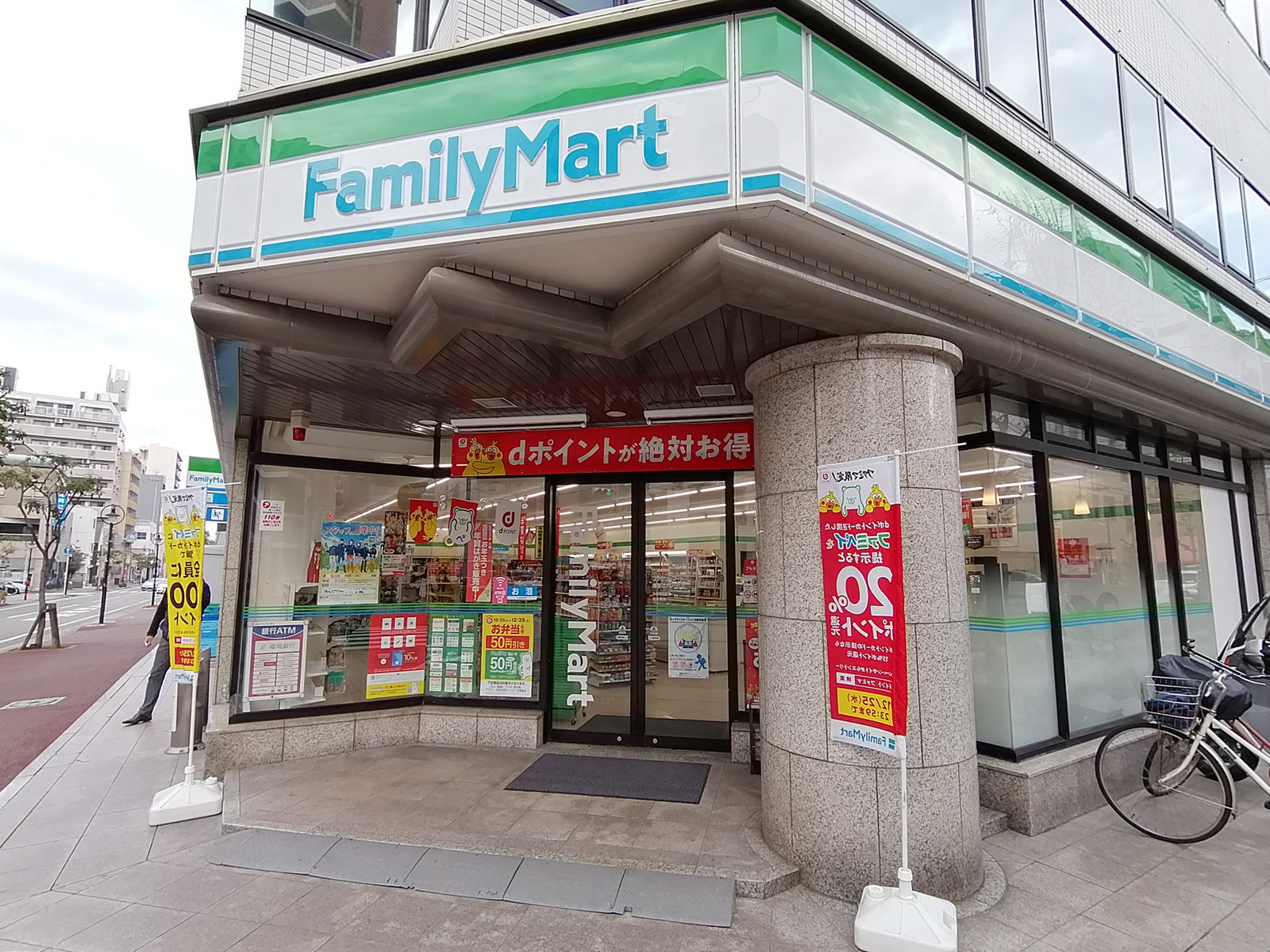 向かいのファミリーマート博多古門戸町店