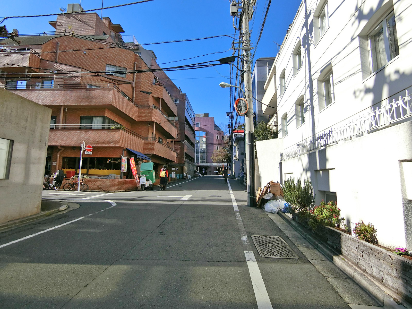 ラ・メゾンブランシュ原宿前面の通り