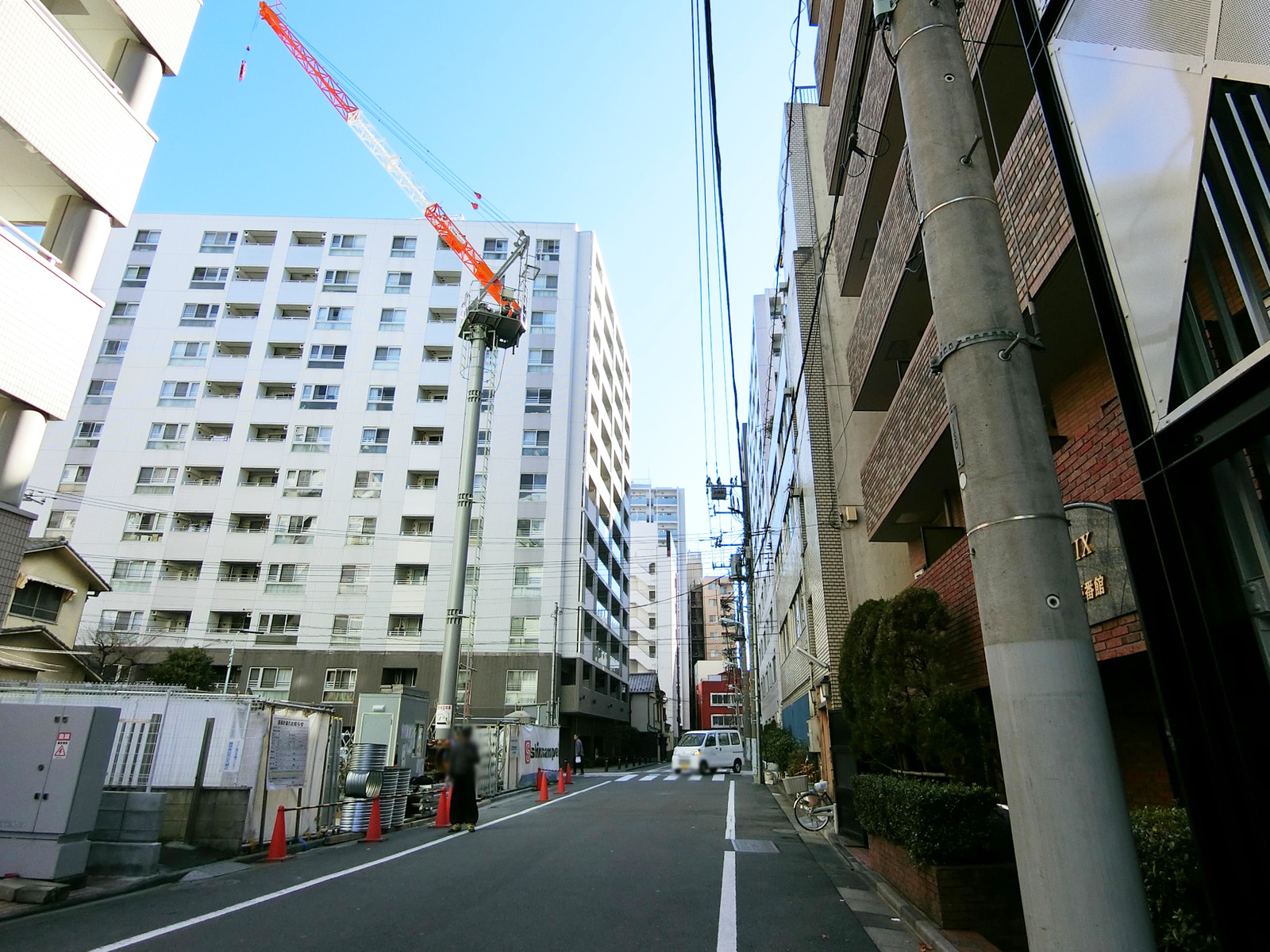 油本ビル前面の通り