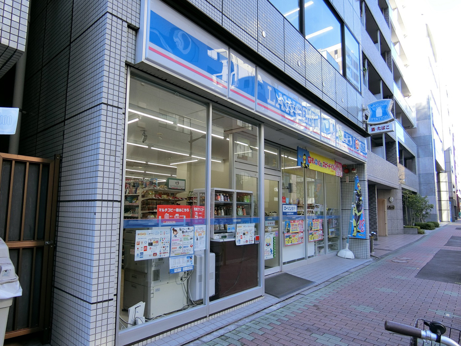 徒歩2分のローソン