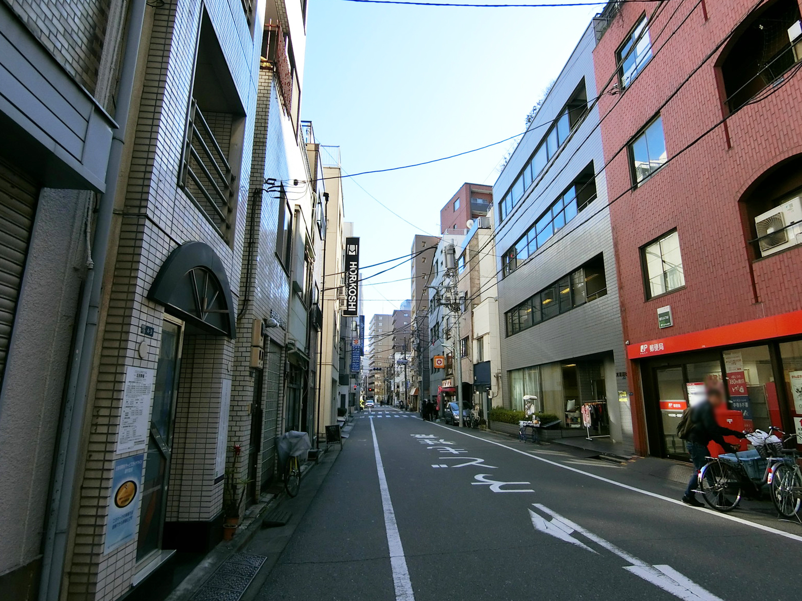 六波羅ビル前面の通り