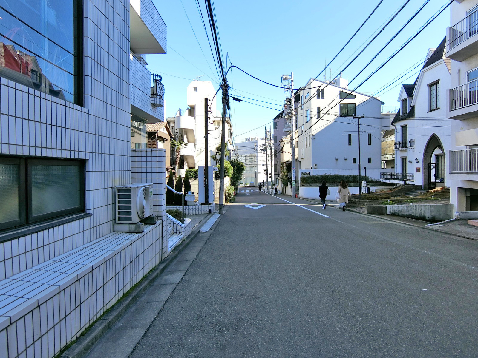 井出ビル前面の通り