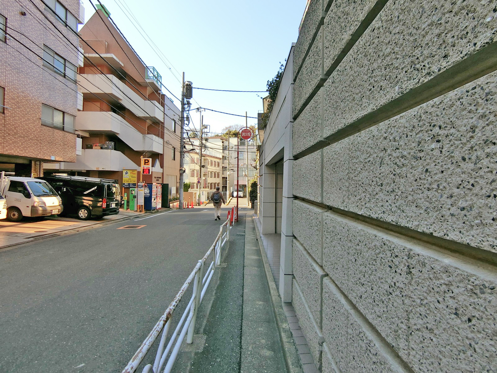 エテルノ原宿前面の通り