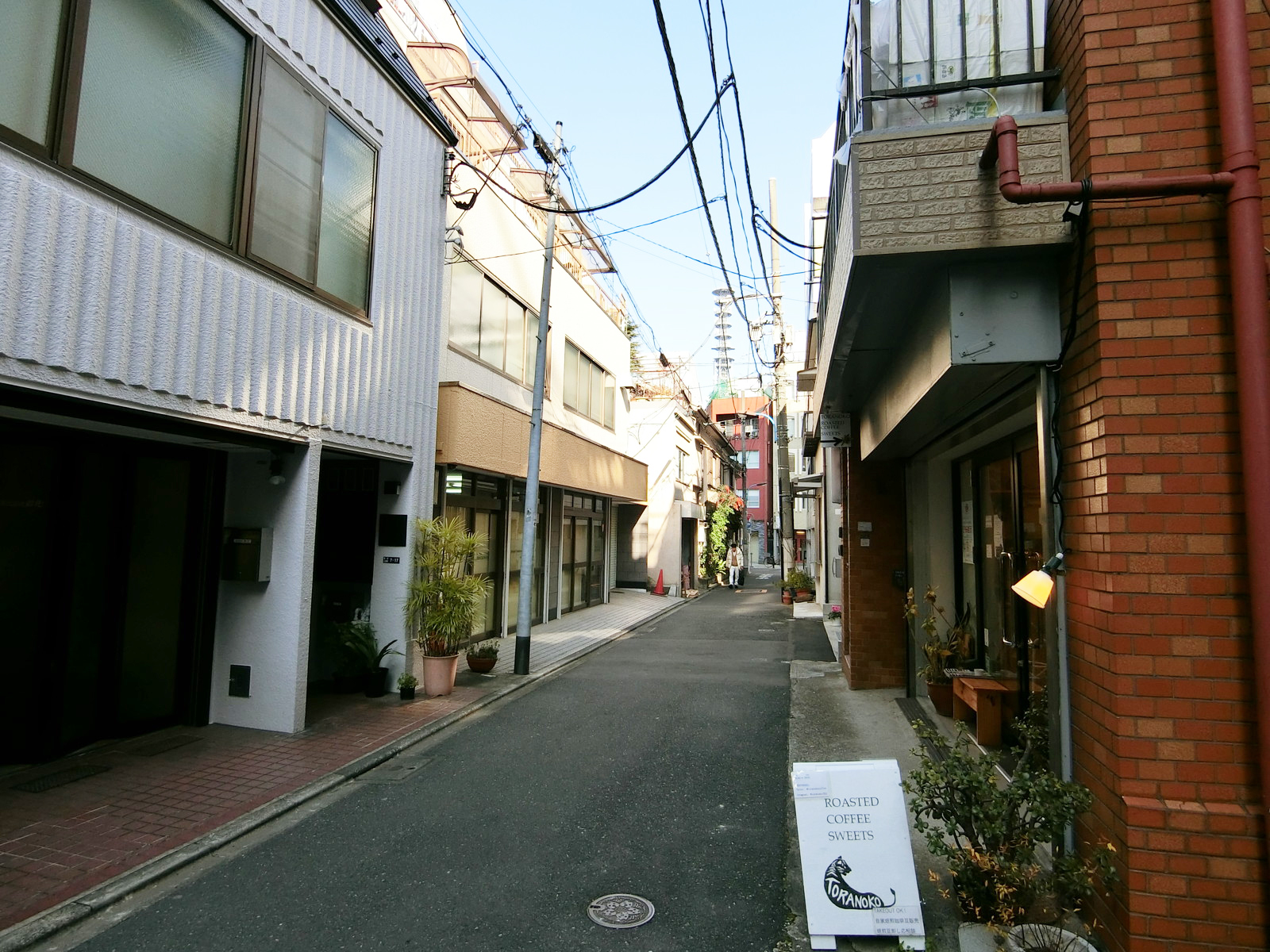 黒田ビル前面の通り