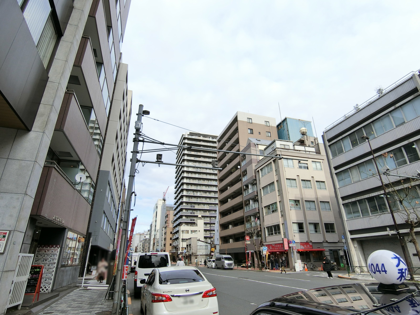 加田湯島ビル前面の通り
