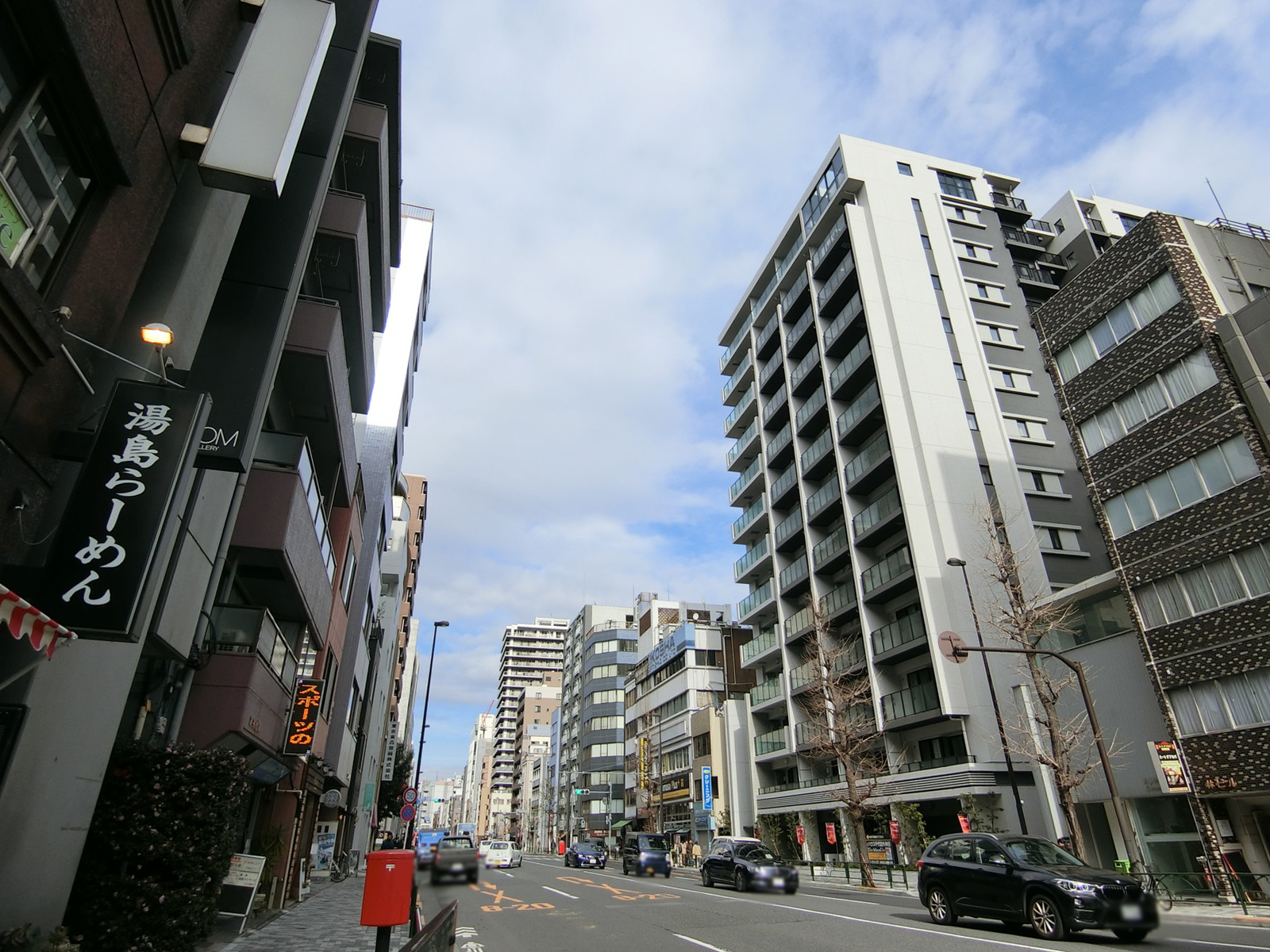 NOVビル前面の通り