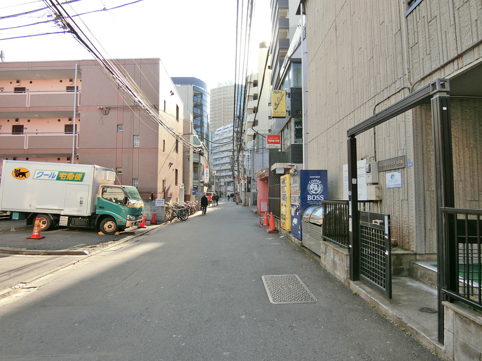 朝日ビル前面の通り