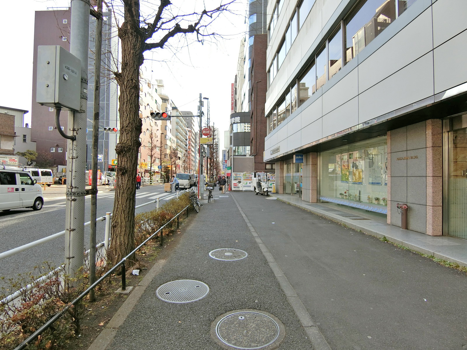 中島ビル前面の通り
