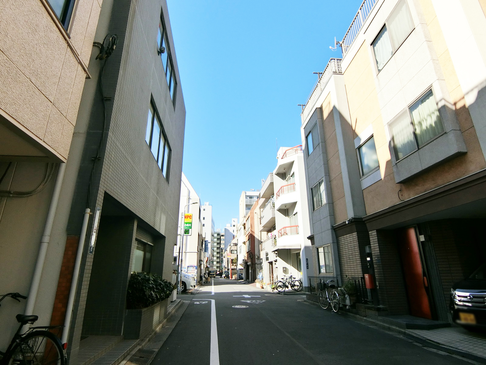 柳橋ティーアイビル前面の通り