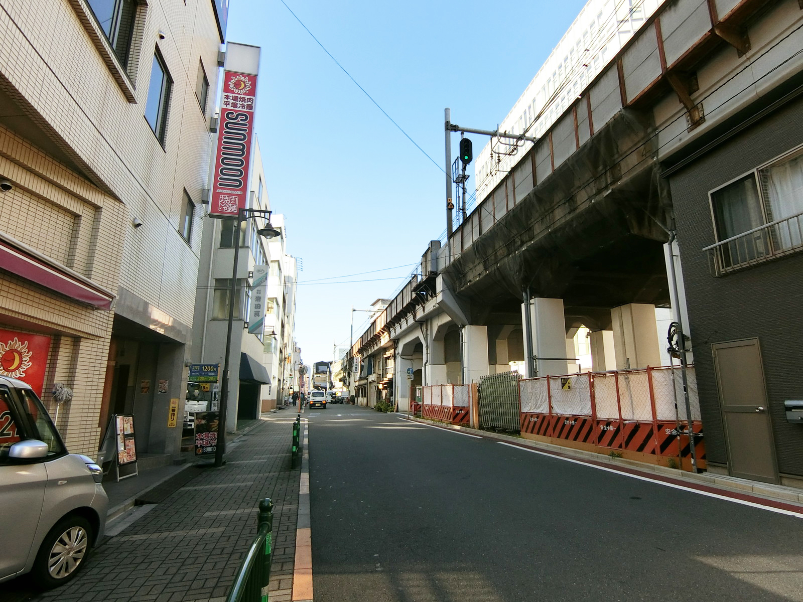 TAKビル前面の通り