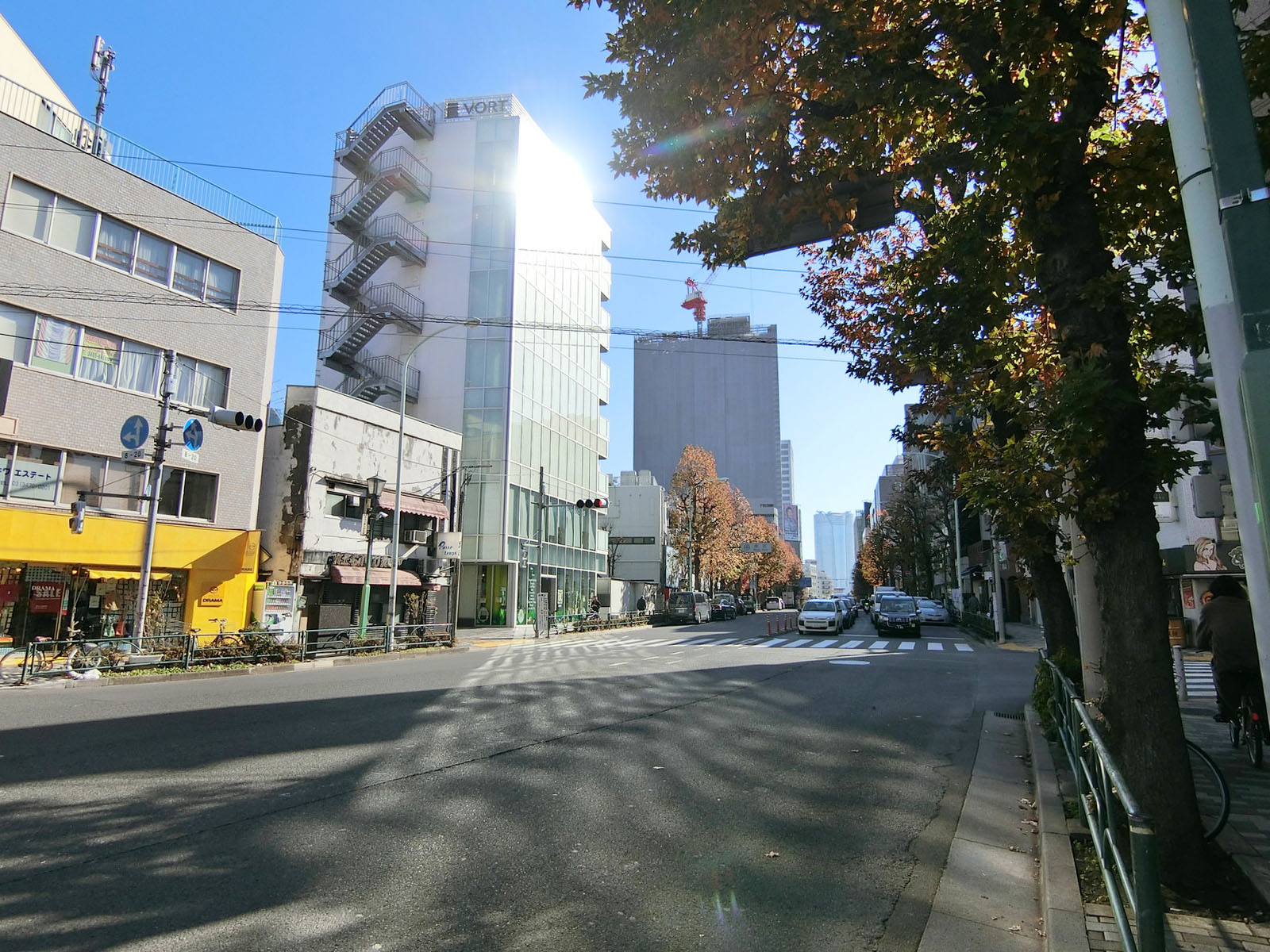 近くの外苑西通り