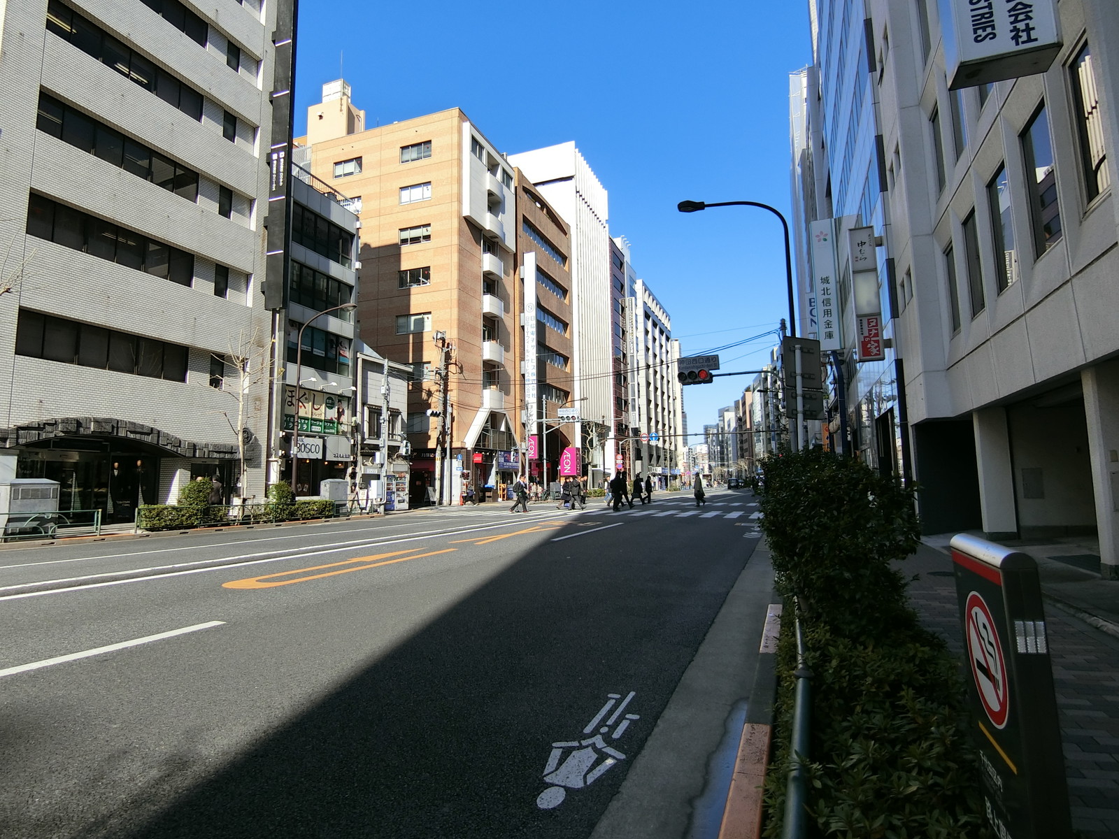 大沢ビル前面の外堀通り
