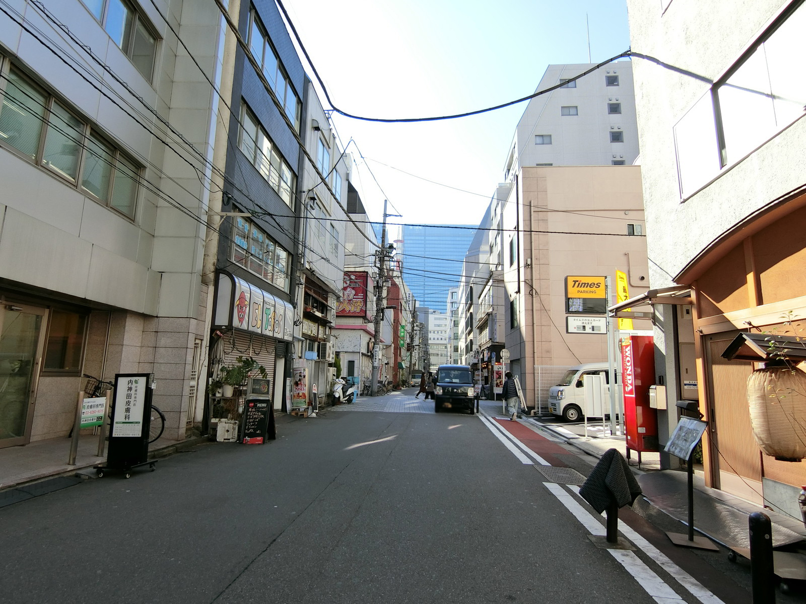 石原ビル前面の通り