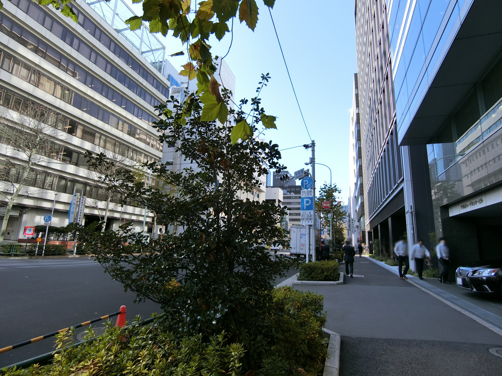 米山ビル前面の歩道