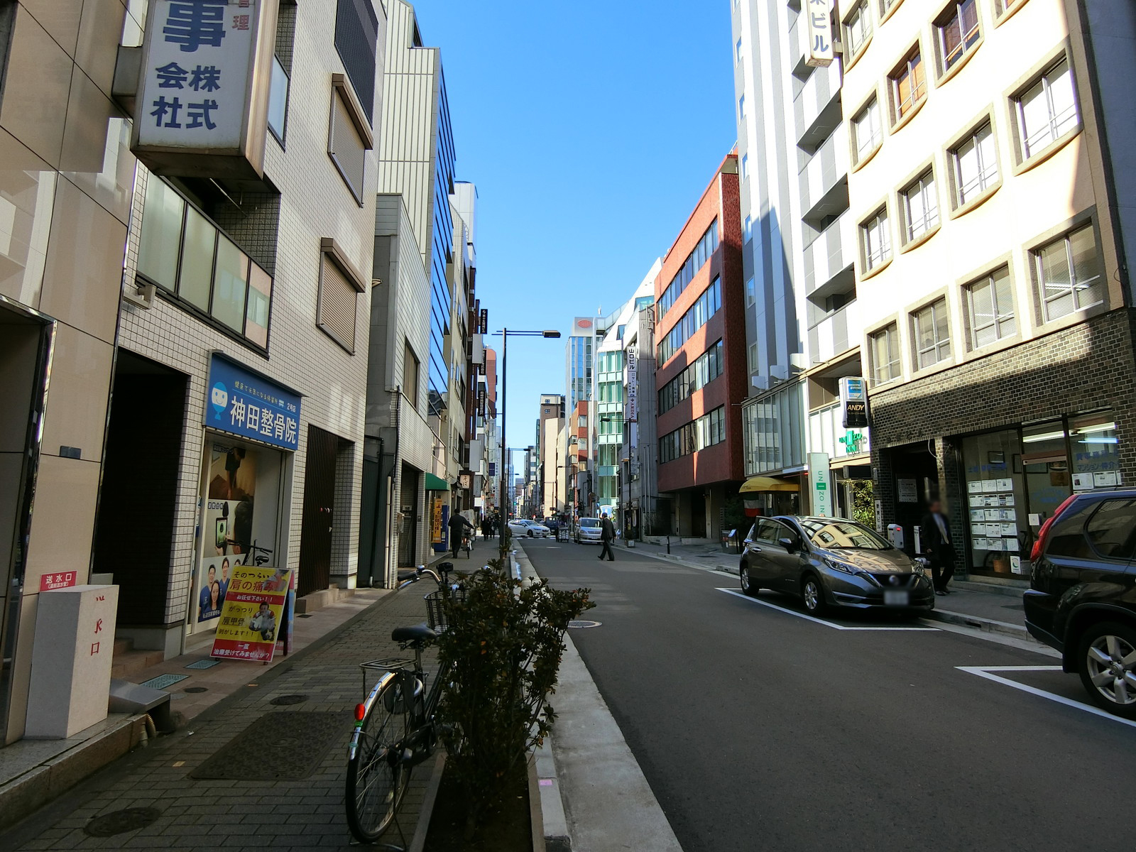 片山ビル前面の通り