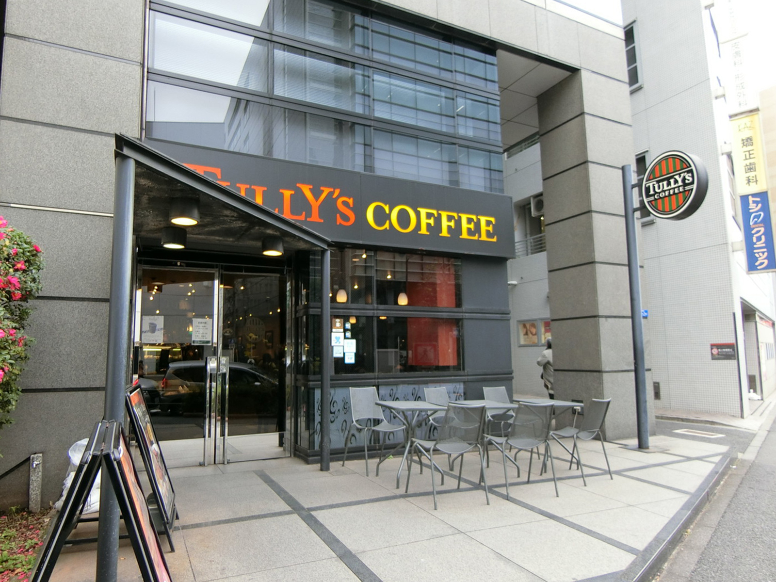 付近のタリーズコーヒー