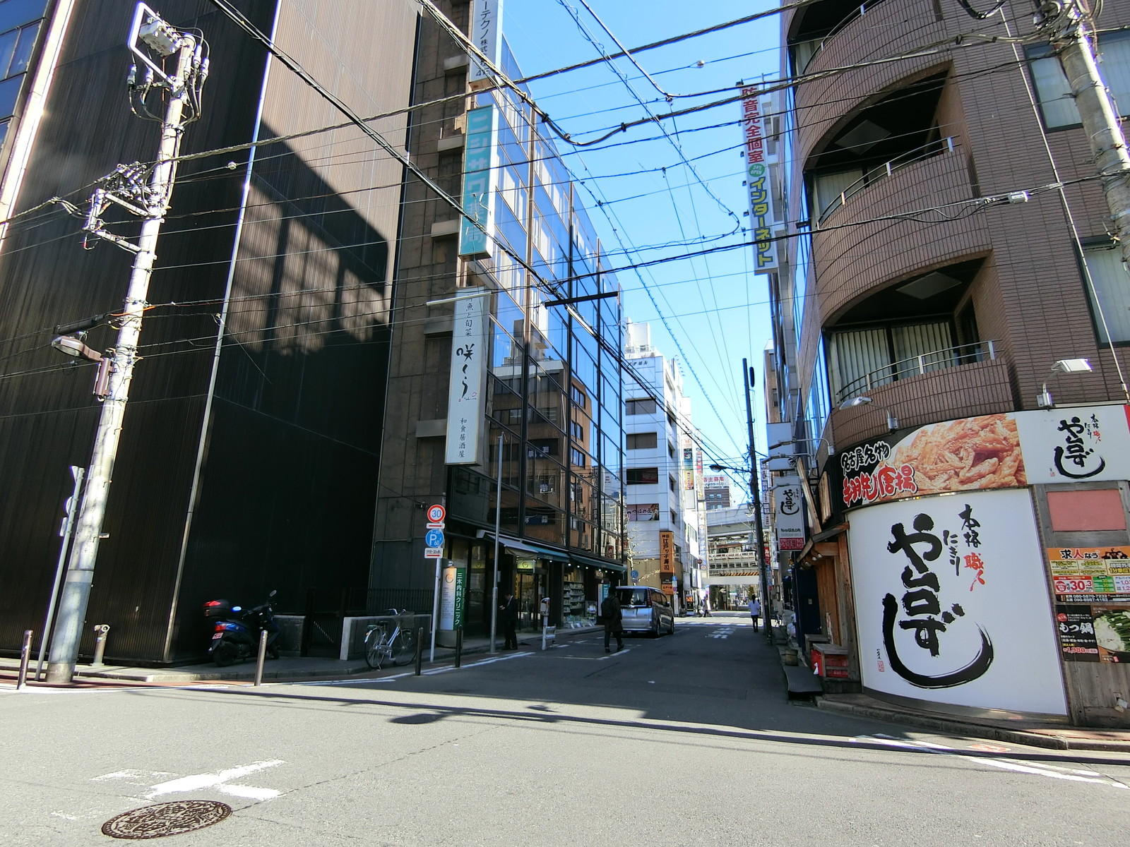 周辺のオフィス街の様子