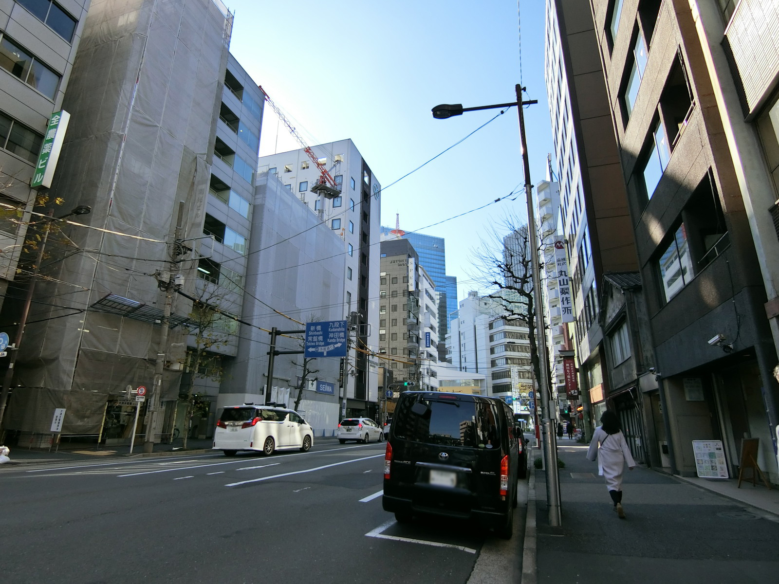 内神田ビル前面の通り