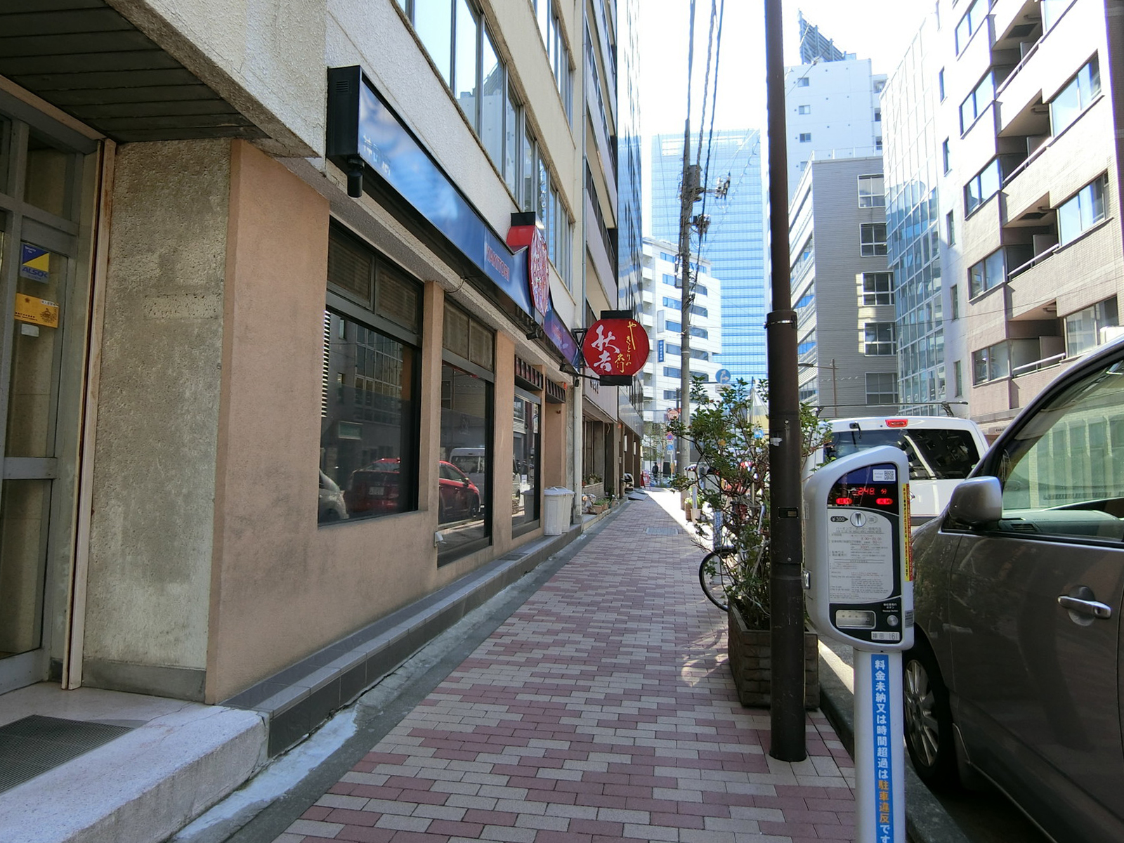新千代田ビル前面の通り