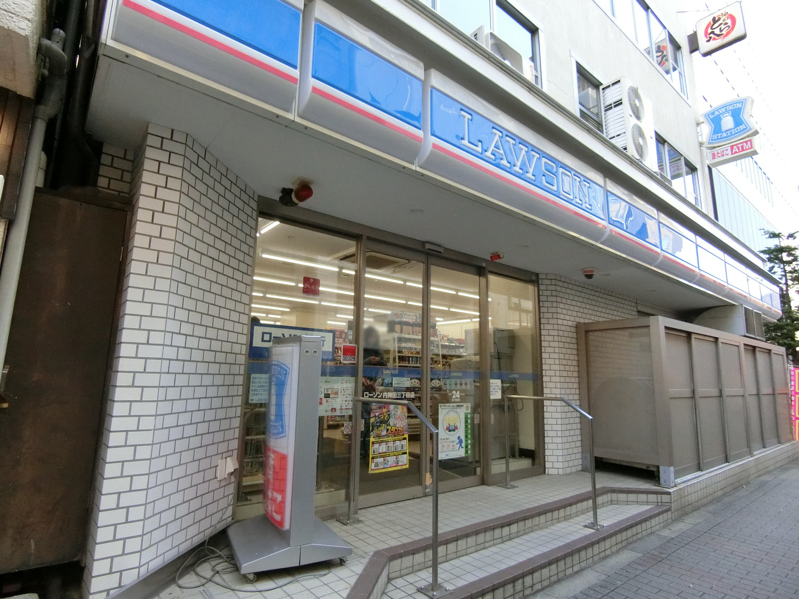徒歩1分のローソン内神田三丁目店