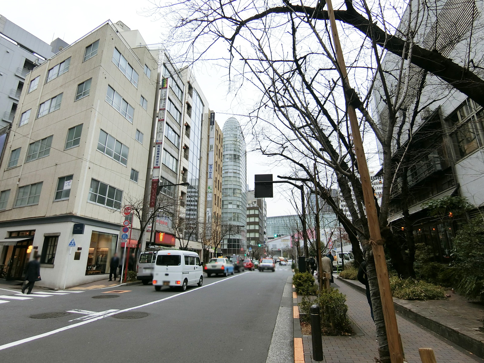 銀座クレッセントビル前面の通り