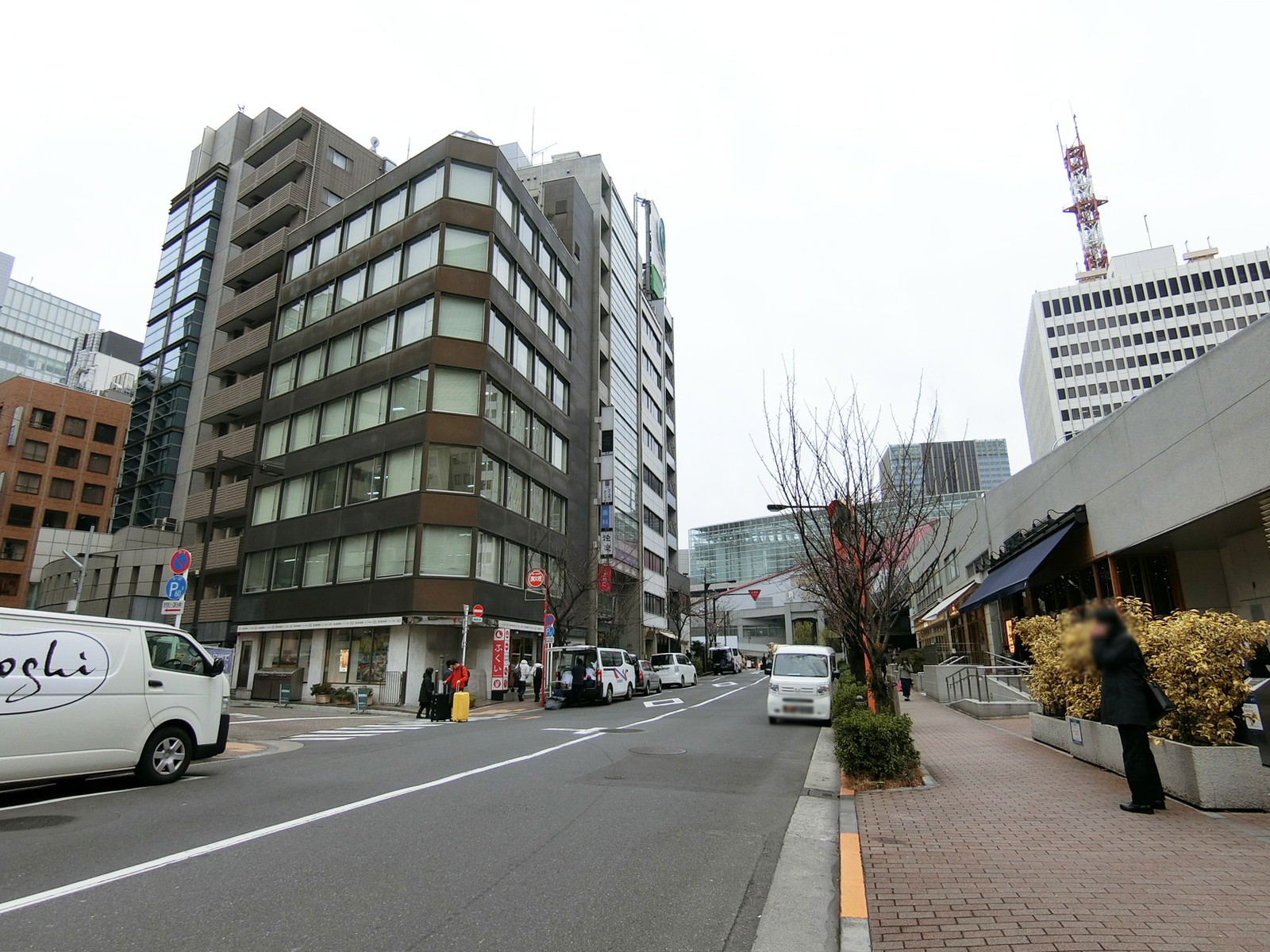 G1ビル前面の銀座桜通り