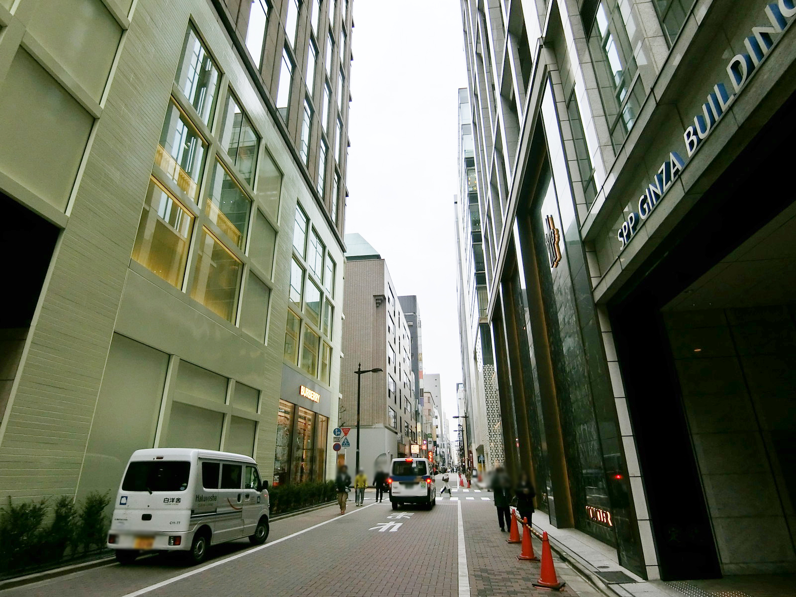 銀座マロニエビル前面の通り