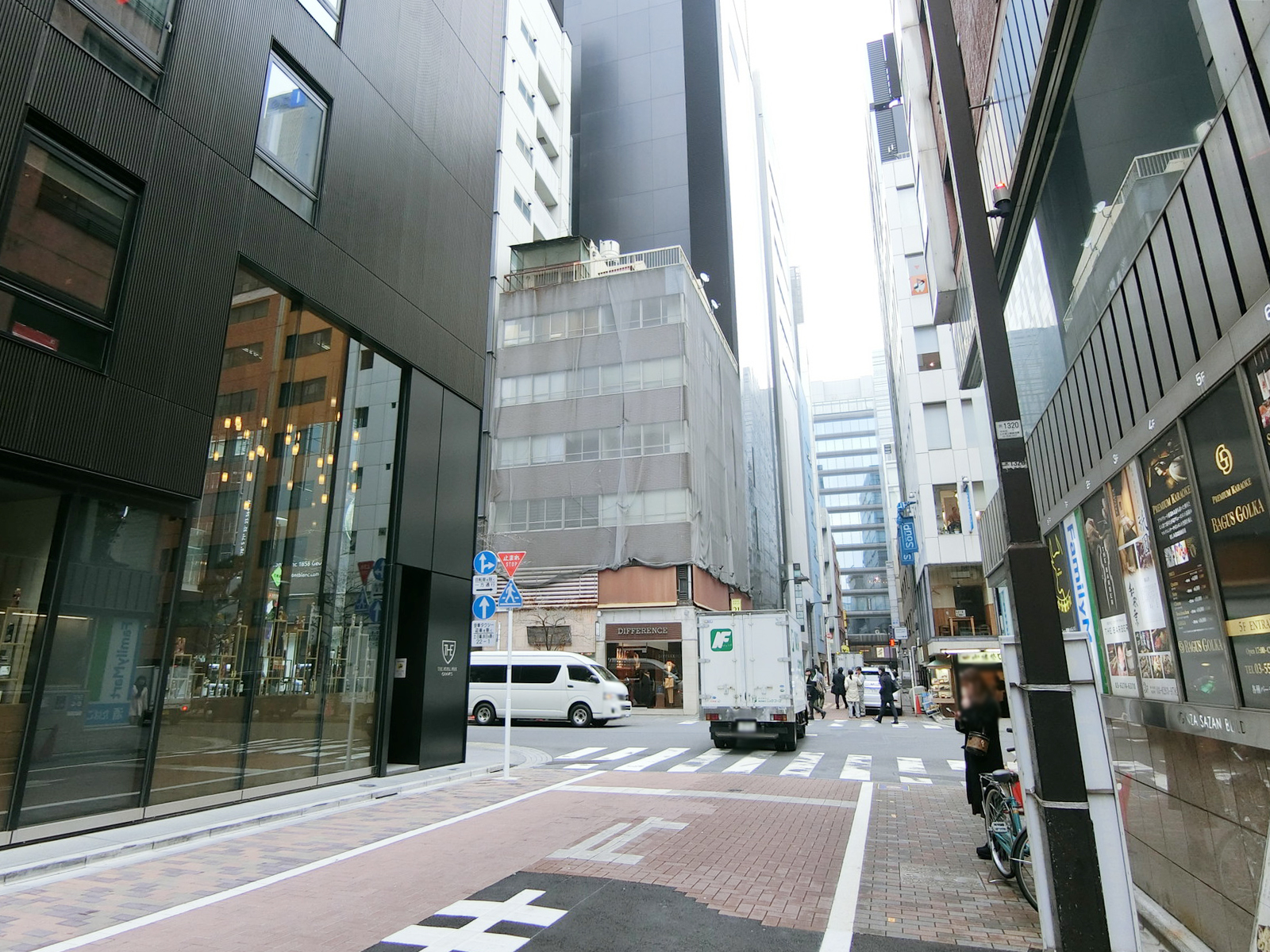 銀座サザンビル前面の通り
