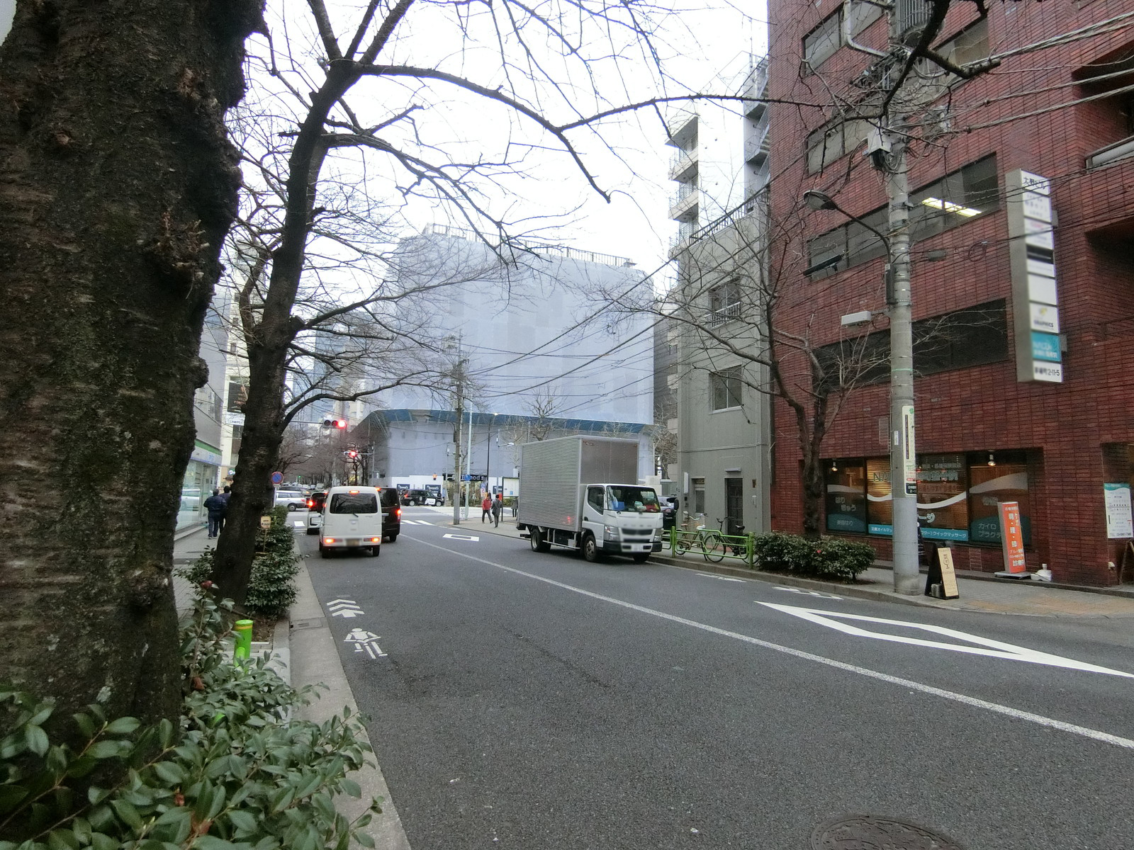 白鷺ビル前面の通り