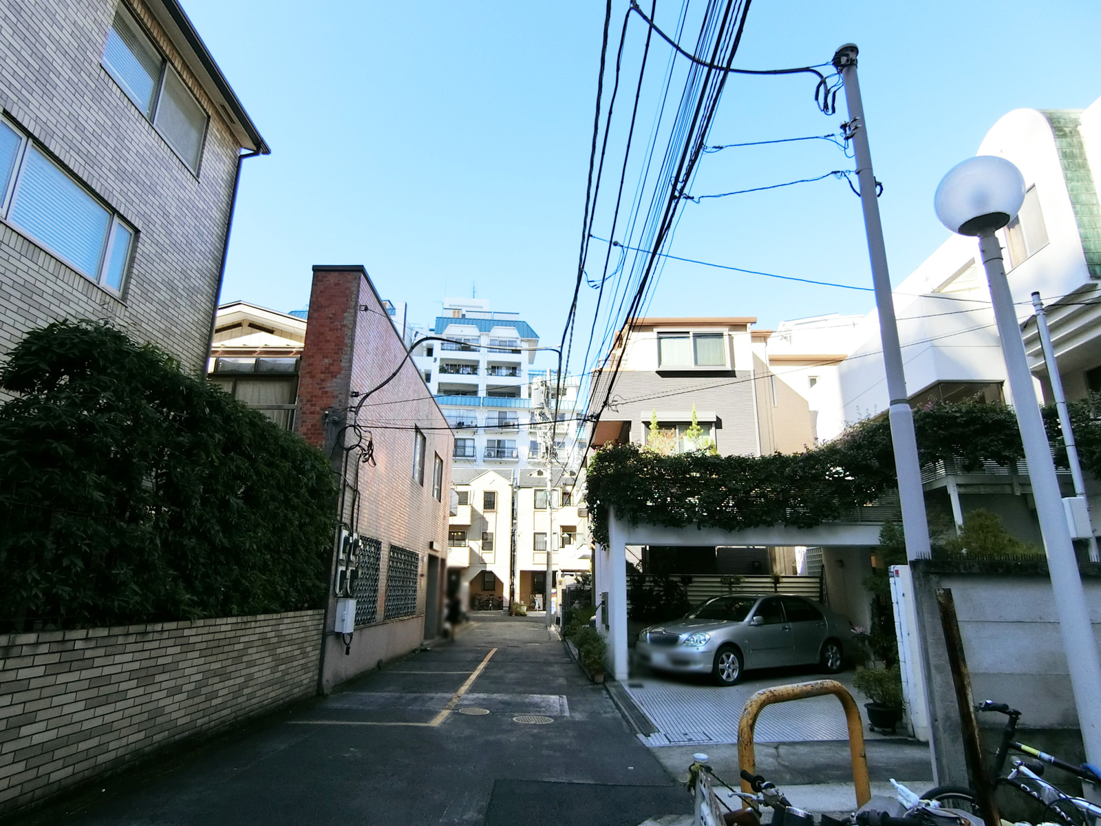 中湊ビル前面の通り