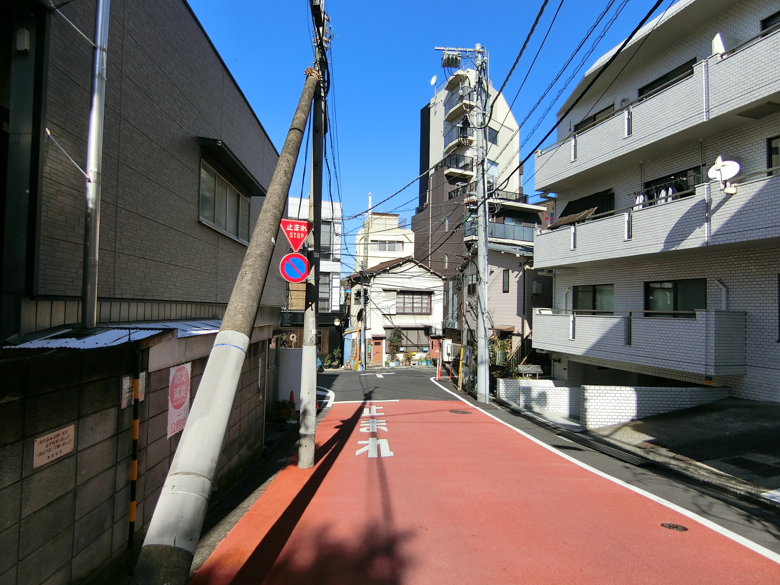 周辺は落ち着いた雰囲気のエリア