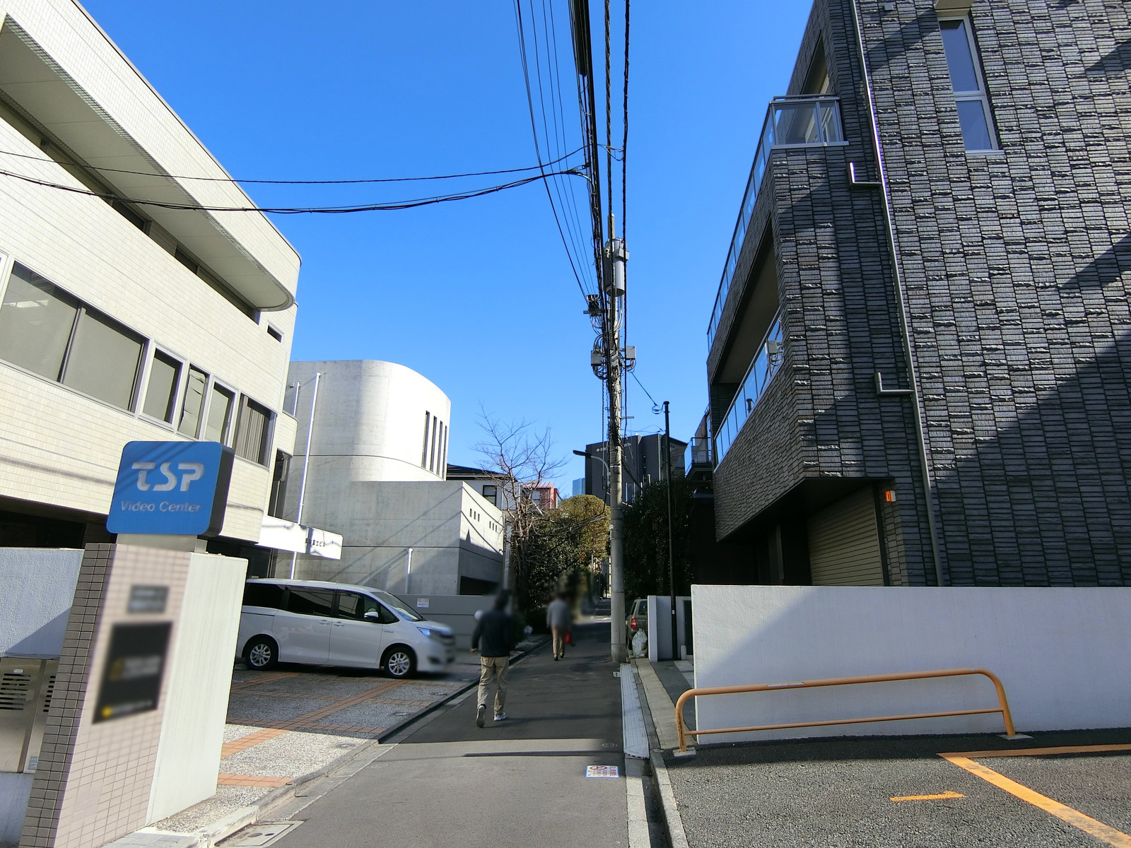 麻布富士ビル前面の通り